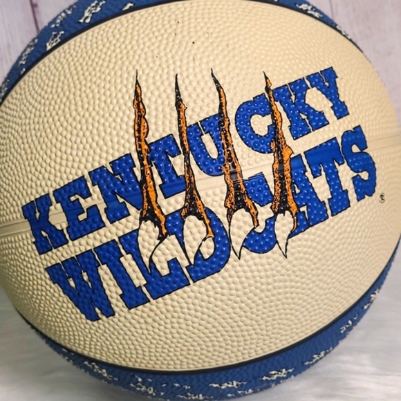 Y2K UK University of Kentucky Wildcats Cats Basketball Ball Standard Size - Picture 7 of 14